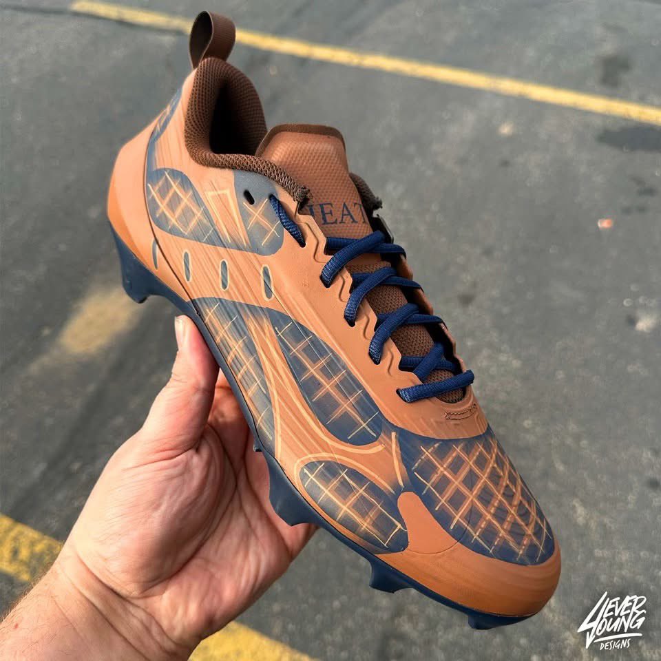 The last pair of cleats for throwback week. Did these orbit inspired cleats for Green Bay Packers wide receiver, <a href="/MalikHeath2/">Ugly〽️an🤦🏾‍♂️</a> #GoPackGo