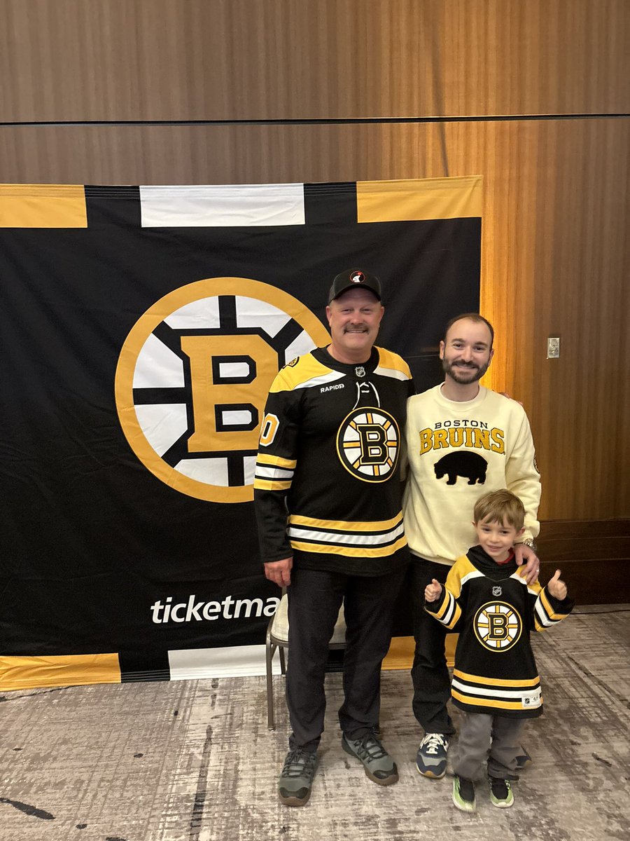 drpodradchik's tweet photo. I told him, “You don’t need to pump my tires.” He said, “Good because I’m terrible at it.” #BruinsTeamEvent #Nhlbruins @NHLBruinsSTH https://t.co/K0zg3SH6MO