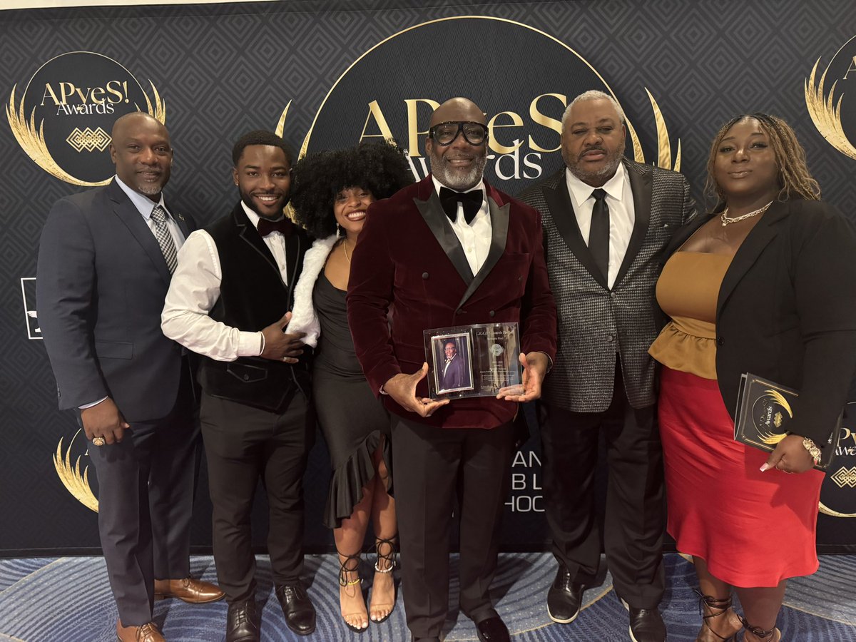 JacksonQue4's tweet image. Representing an amazing team of Athletic Leaders as an APyeS Finalist! @APSAthleticsNow