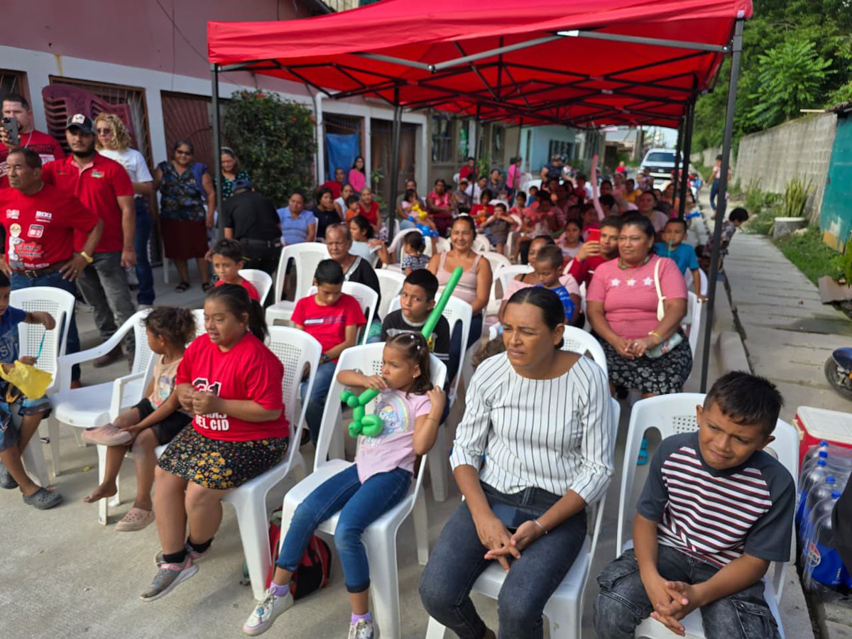 La diputada <a href="/IrisPinedaPaz/">Iris Pineda Diputada</a>, junto al alcalde de Choloma, Cortés, Gustavo Mejía, entregaron el proyecto de pavimentación de la calle principal de la colonia Prado 2, una obra que transforma la movilidad y la calidad de vida de sus habitantes.