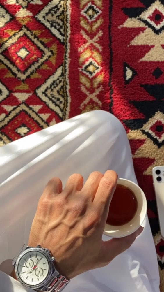 ما كل شيٍ نبيه يصير  .. لازم يصير
حنا نبي ، والظروف تسوي اللي تبي

-