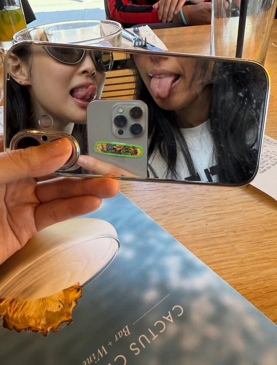 TeamJennieFr's tweet image. 📸|02.11.25 ㅡ Instagram update de Deb Never avec #JENNIE