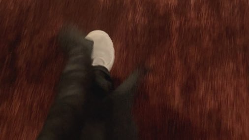 تروح له خطاويك عجلة ولابغيته يجيك جاك ريض 
هو يحبك ع مهلة وانت تحبه كانك بتموت بكرة ..