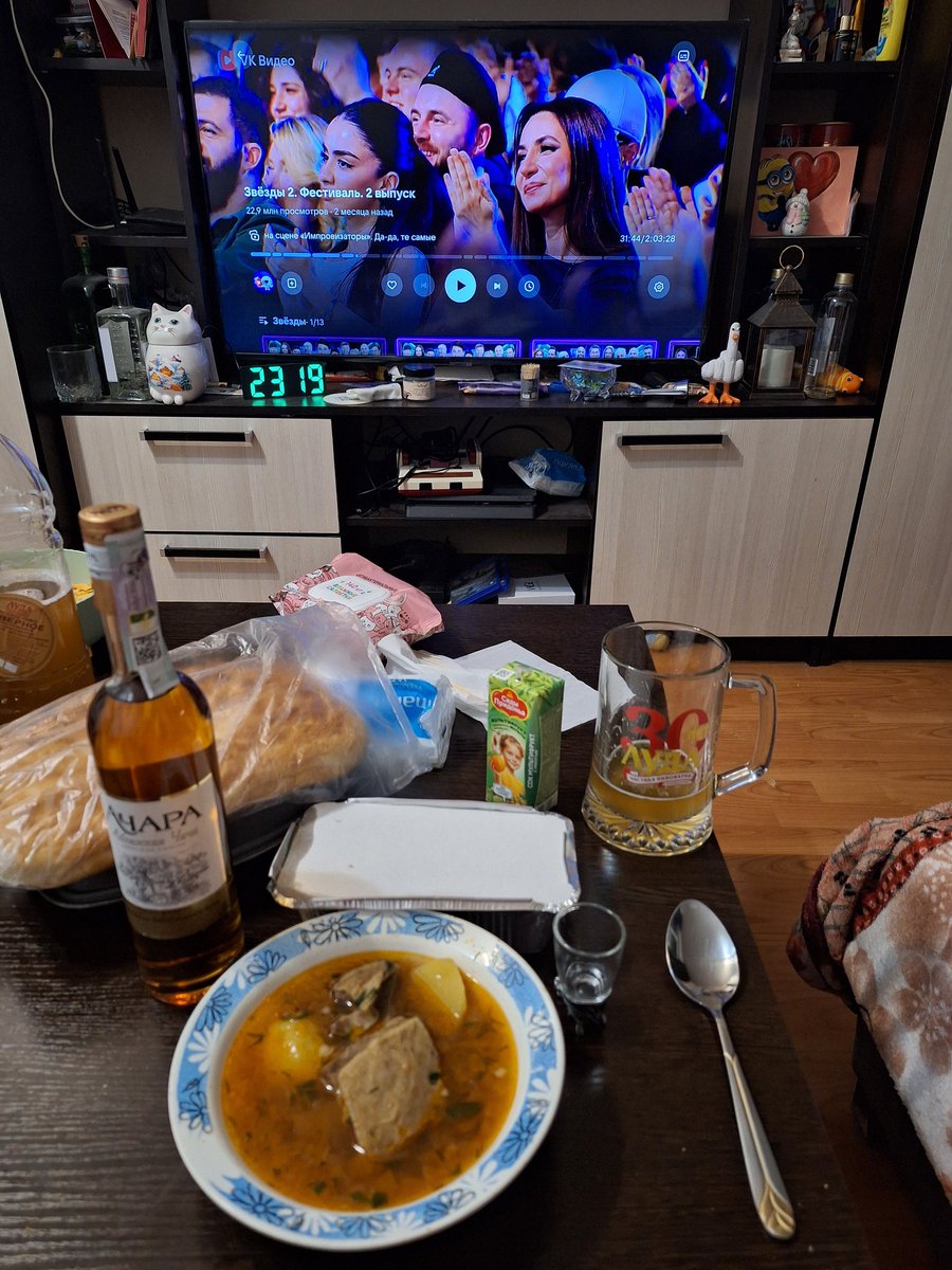 Чача ждала чемпионства! Дождалась! И мы дождались! Девчата! Пью за Вас! Молодцы какие!!! До слёз довели! Смотрел, болел, радовался, пора и выпить за Вас!!! Спартак - Чемпион!!!