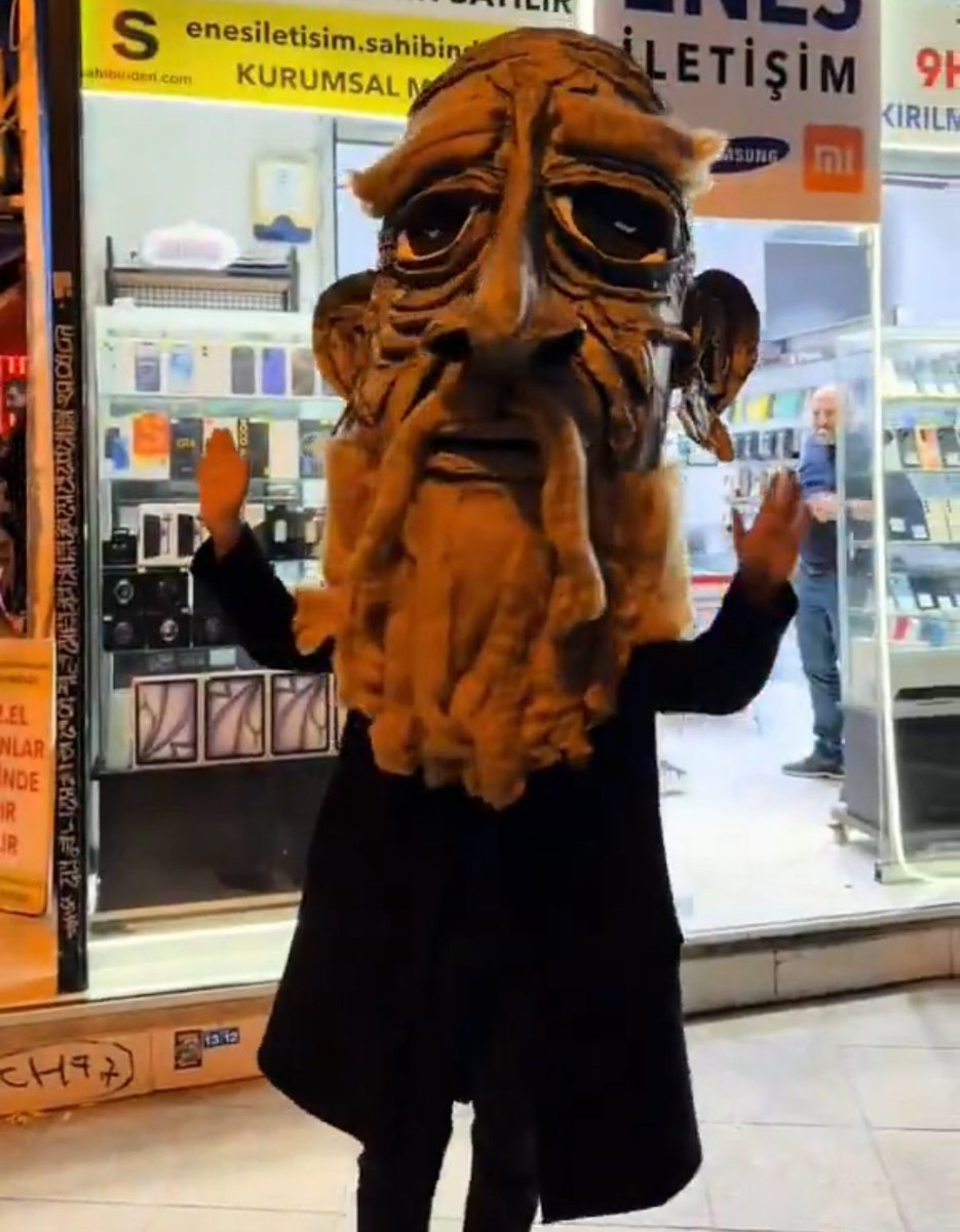 bu isi amerikalilardan daha iyi yaptigimiz icin seneye eskisehirde yerlı ve milli halloween partisi verecegim simdiden haber edeyim