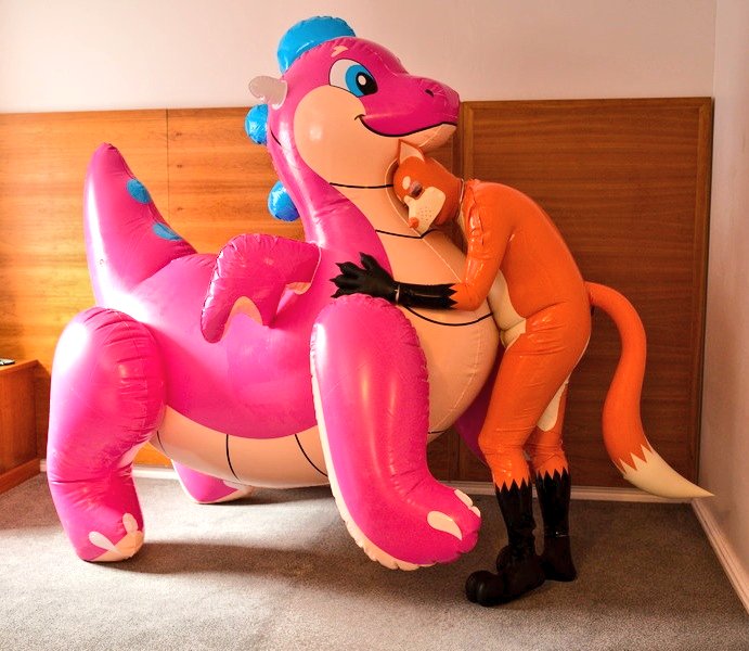 Every good toy deserves hugs. 

📷 <a href="/leinirtoo/">Leinir Turthra</a>