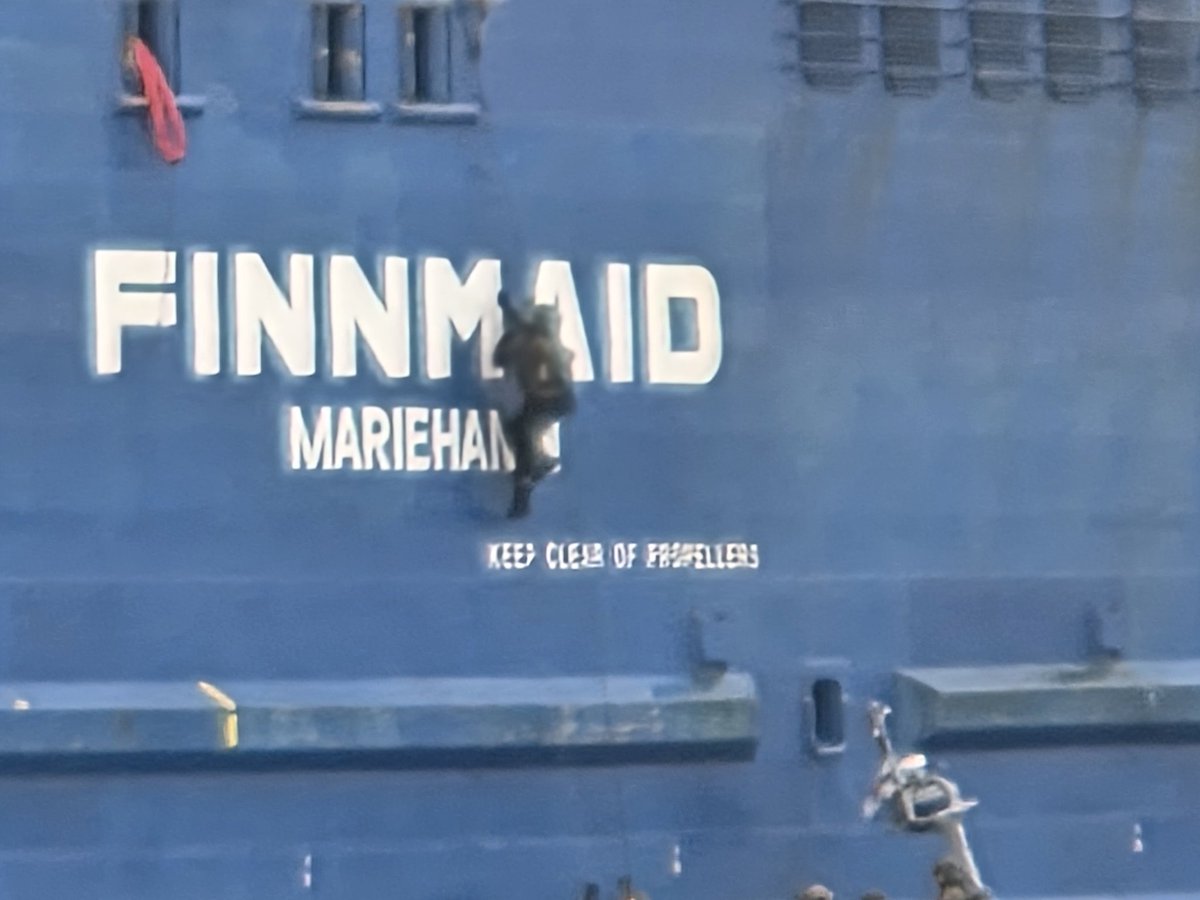 Suomenlahden <a href="/Merivartiosto/">Merivartiosto - SLMV</a>'n #valmiusjoukkue on vaativiin, sisäisen turvallisuuden erityistilanteisiin #meri'alueella koulutettu #erikoisjoukko. Tämän tärkeän suorituskyvyn käyttö ja kehittäminen vaatii jatkuvaa harjoittelua. #Raja'n #varustamoyhteistyö on tärkeässä roolissa. 🌊