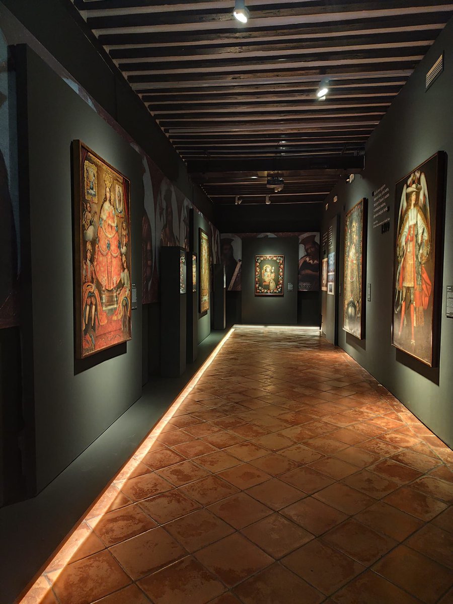 Posibles usos políticos del arte virreinal aparte, merece mucho la pena acercarse a la Casa Museo Lope de Vega a ver varias obras del Museo Pedro de Osma de Lima(Perú)

Entre ellas,encontraréis la maravillosa Virgen Niña hilando, una de las grandes obras de la escuela cuzqueña 🪡