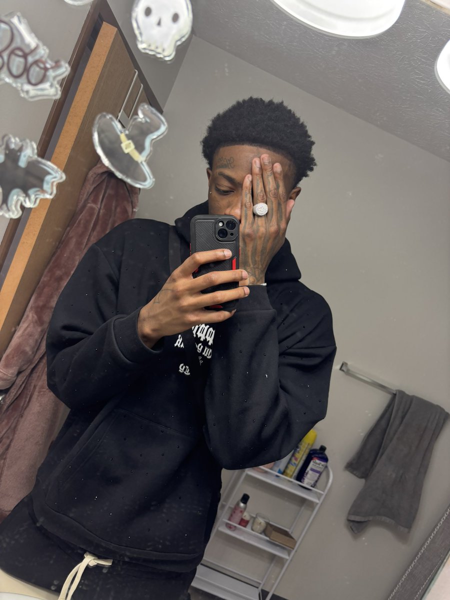 RRsxarfaxe's tweet image. All blaxk fit no it ain’t no designer bae these my Murda clothes 🖤💥 #trending #photogenic #viral