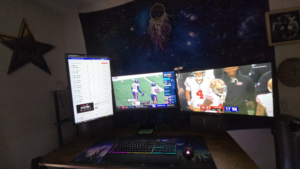 desertjester82's tweet photo. #GDLive Let's just use all the screens on a Sunday morning https://t.co/j4a0VrycHi