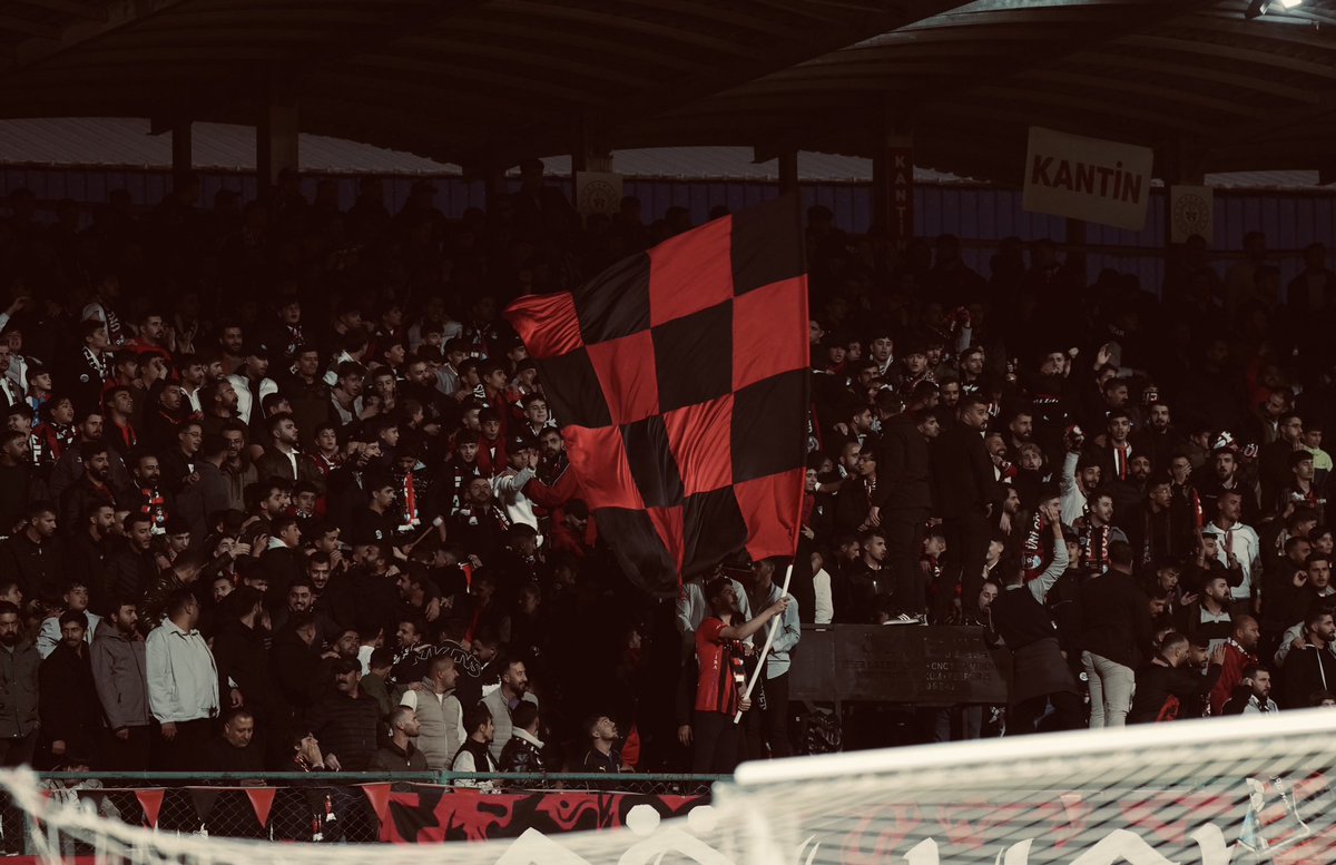 Omuz verdik halkımıza! 

Şehrin gururu Gölkentliler grubu!