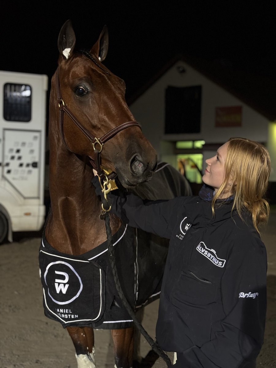 Vinnare lopp 12 Breeders Crown Treåriga H/V - Semifinal, Zarex!

Segertid: 12,1a 2140m
Ägare: EXECUTIVE Caviar Racing Stable HB mfl
Skötare: Ida Edin