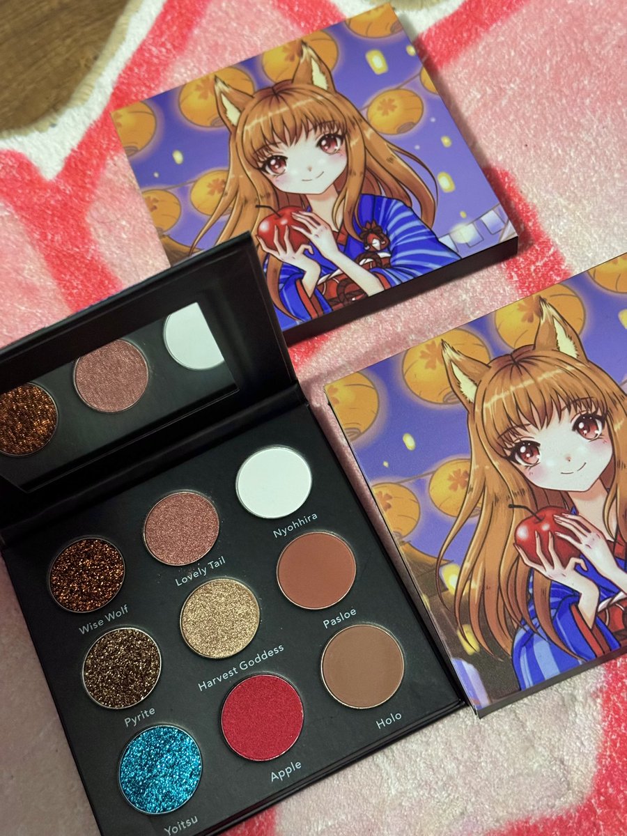 cfzelda's tweet image. Today’s item is this Spice and Wolf inspired eyeshadow palette! Such a fun piece and the colors are so perfect. Two of course as one to use and one to keep lol 

#狼と香辛料 #SpiceAndWolf