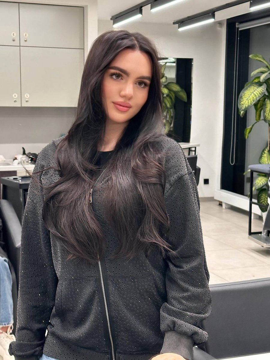 Ребенок обарбливается. Все свое. Брови только явный перебор. Что за дебильная мода.