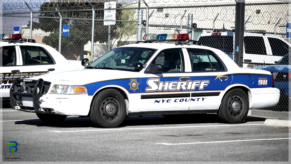 BlueTruthNL's tweet image. In Amerika rijden niet meer zoveel Ford Crown Victoria politiewagens rond. Je weet wel, die iconische politieauto’s uit Amerikaanse films. Met regelmaat worden de wagens geëxporteerd, omdat ze in Amerika als gestripte wagen niet populair zijn.
Lees verder: bluetruth.nl/actueel/crown-…