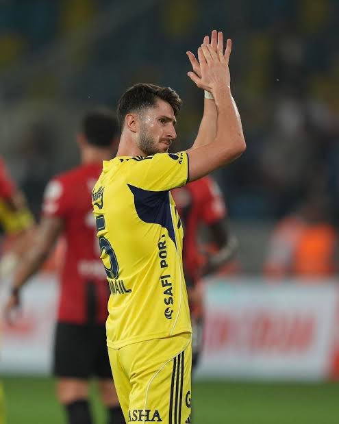 Duruyorum duruyorum sana sövmeden duramıyorum…
Piç kurusu Portekizli 
İsmail Yükseki takımdan kovmaya nasıl çalıştın piç kurusu