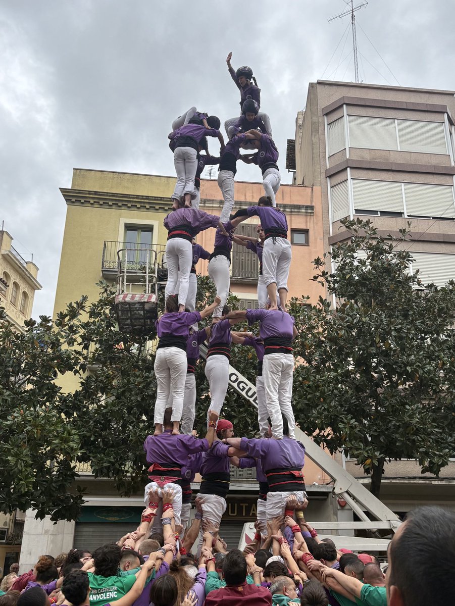 Colla Castellera de Figueres tweet media