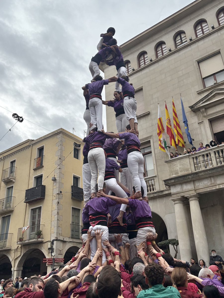 Colla Castellera de Figueres tweet media