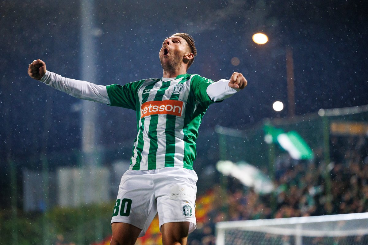 Ramas_PIV's tweet photo. Pabūkime šį vakarą truputį rumunais.
CINE ESTE CEL MAI BUN? EL ESTE CEL MAI BUN!
Răspunsul este aici: https://t.co/3A26tqVe3K https://t.co/MCeQfG2Ntw