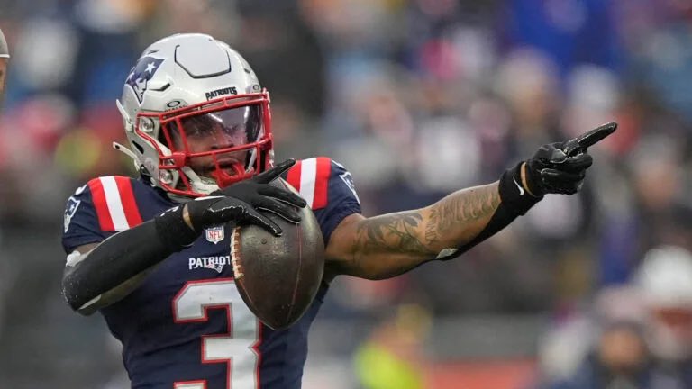 Abraham White tweet media