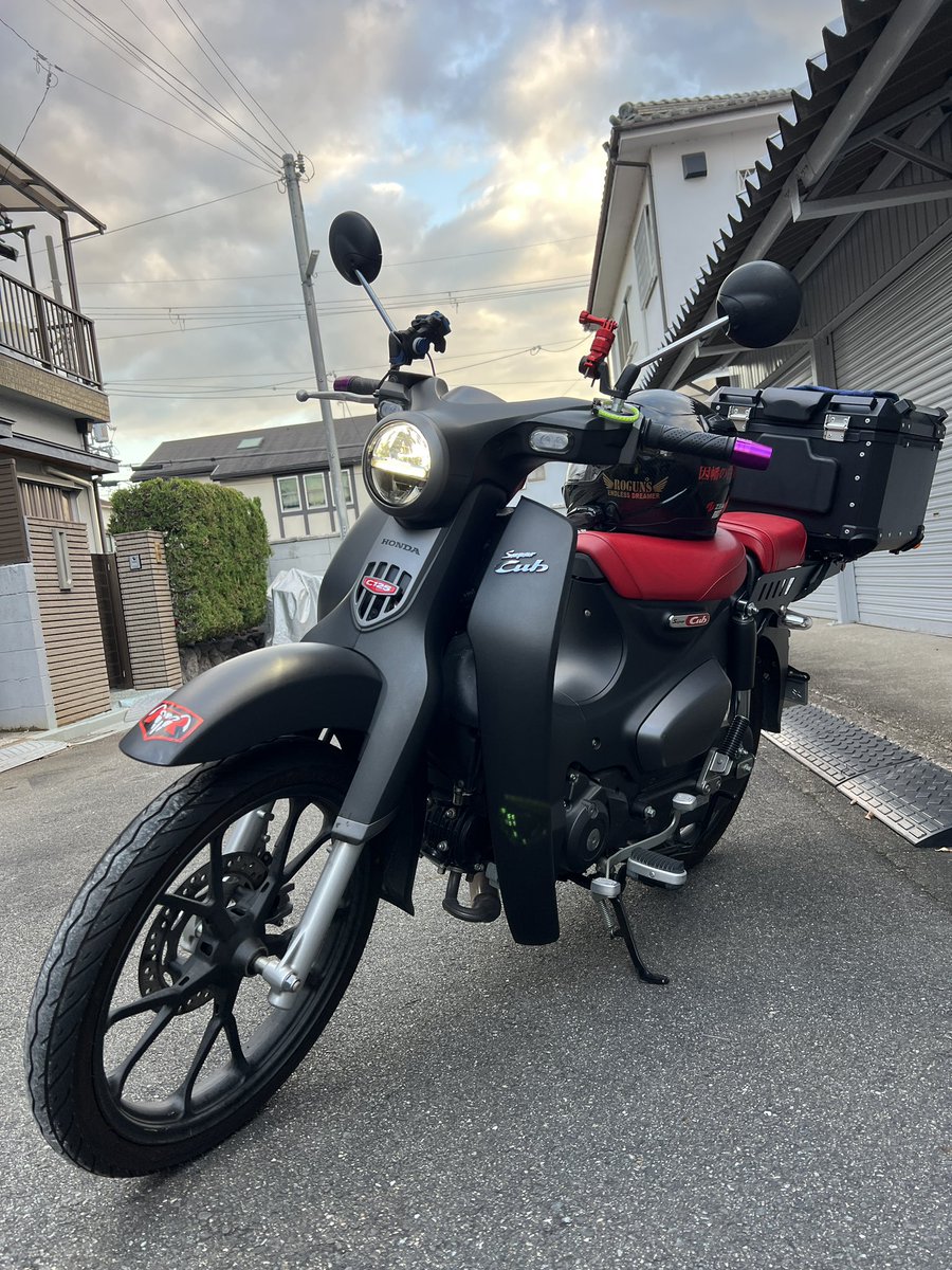cb1300st_sc54's tweet image. おはようございます٩( ᐛ )و
昨日【無保険者】が運転する車が新車のGBに追突された方とお話ししました🥲
裁判にまで発展したけど加害者が【飛んで】多分逃げて？今は話が折り合いつかない状態らしいです😓
自賠責で身体の治療はされても損害ばかり😭
任意保険に加入していない方はけっこういるみたい😩