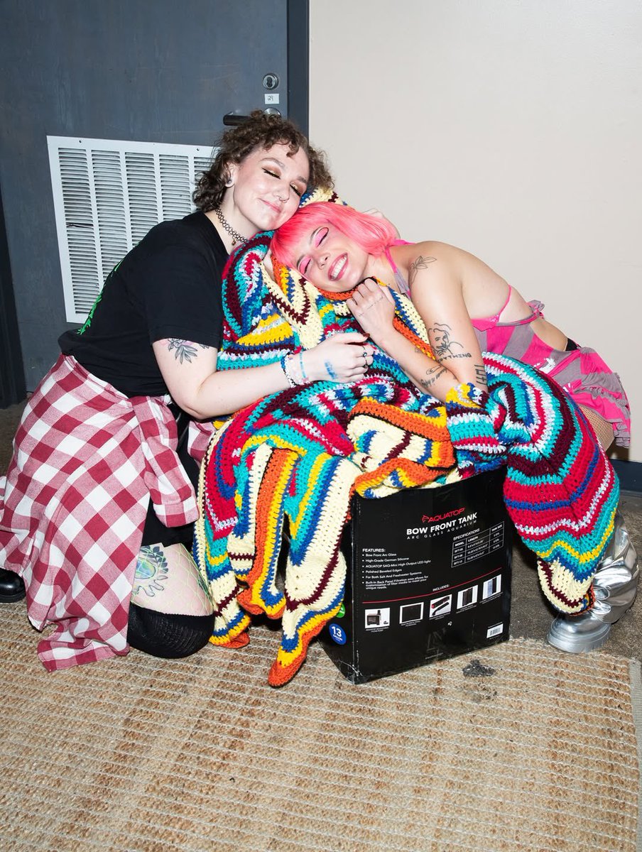 🚨 Halsey and <a href="/lonelyisthejulz/">@ jules loves halsey</a> STUN with the blanket in new photos