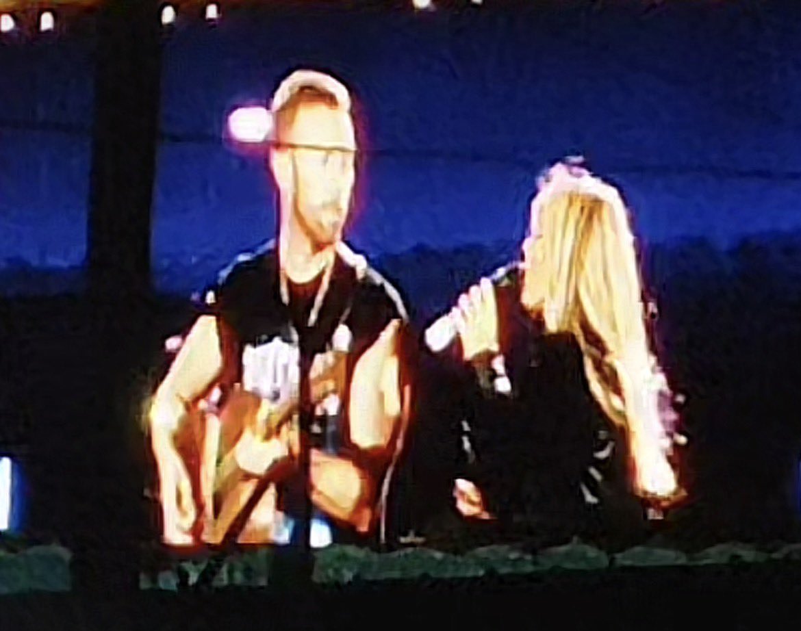 2022: chris martin invita a tini a cantar con el en sus show de coldplay en argentina 

2025: tini invita a chris martin a formar parte de su festival en argentina