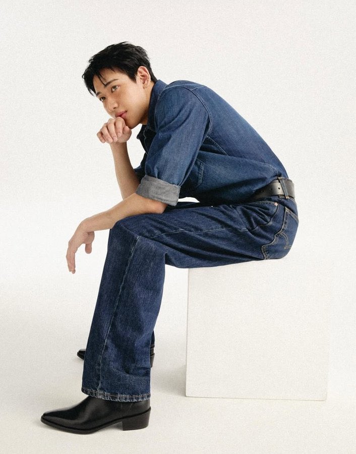 1+1=1......สมการนี้ไม่เกินจริง
ความยาวของขาอีแม่รวมกัน 2 ขา = ความยาวของขาน้องแบม 1  ขา
#BamBamLevisSEABaggyAmbassador