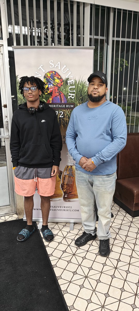 Ushkee's tweet image. Our guy @Techhustler242 came through with his son to support the @noulaprime x Ushkee Dinner Party, powered by @Drink1972 Rum 🥃🔥 $USH

#StayUshkee #NouLa #SaintSauveur1972 #avaxr
 #CryptoCulture #FamilyFirst #MiamiEvents #HaitianPride