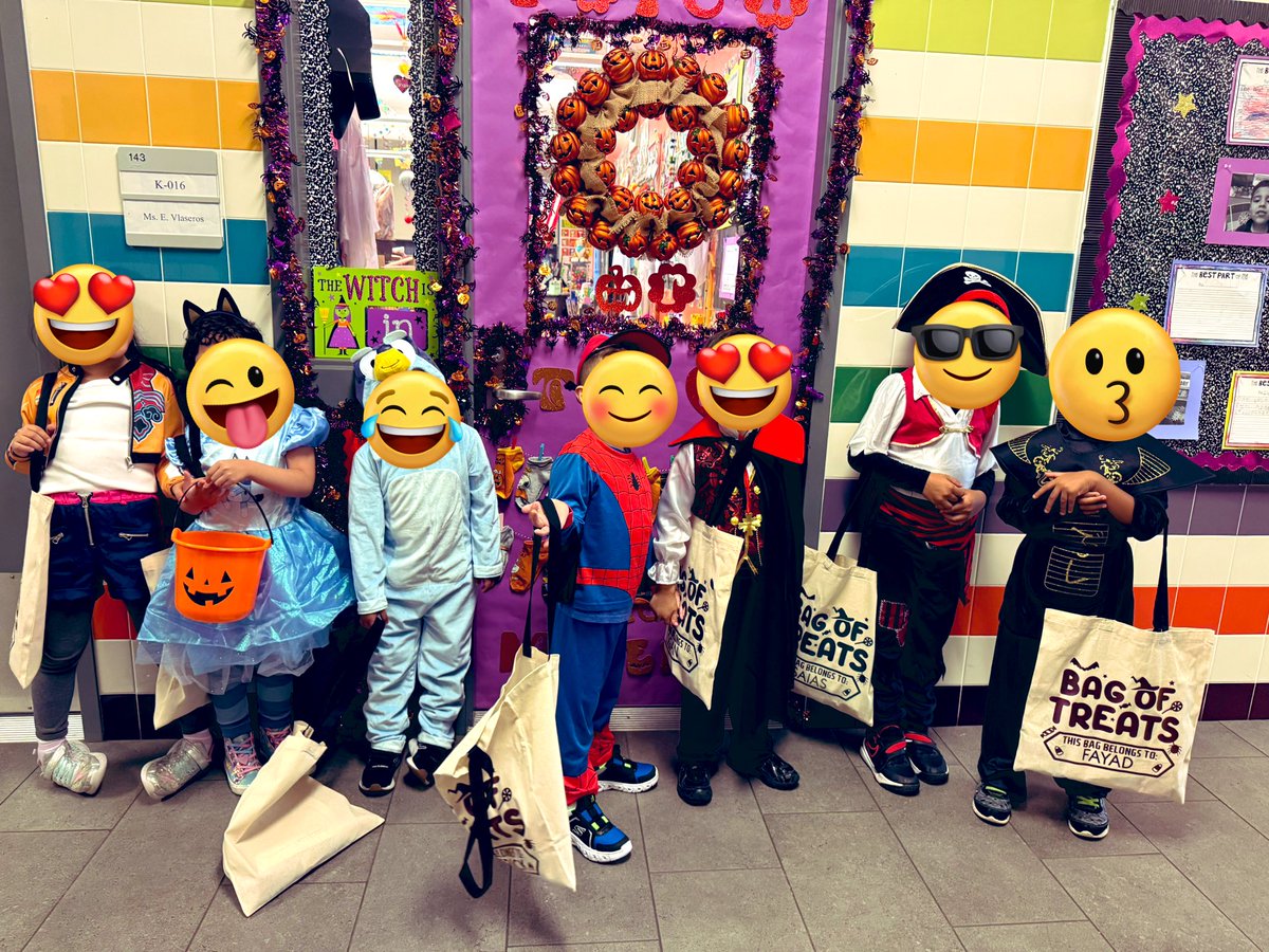 msv430's tweet image. #HappyHalloween 🎃from the cutest crew. We love you all and want to thank you for making our classroom a better learning environment. You are amazing! 🤩 

#autism #specialneeds #clearthelist 

Classroom: amazon.com/hz/wishlist/ls…