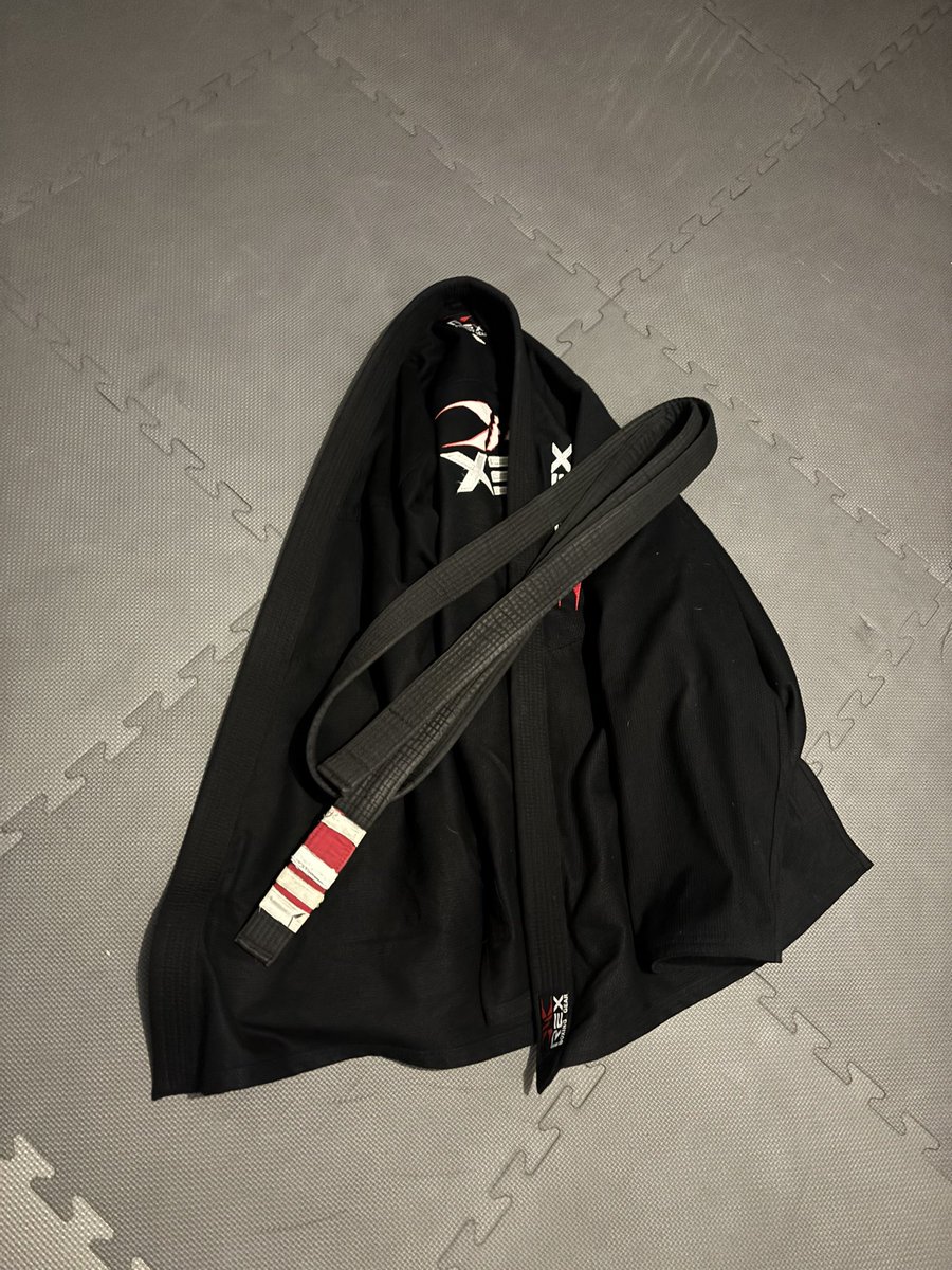 JavinPulid98299's tweet photo. Good night of training open guard . The philosophy of the mats just helps you forget the bs of the world oss #jiujitsu #jiujitsublackbelt #judo #wrestling #mma #karate #kickboxing #NationalSecurity #NationalSecurityAdvisor #homelandsecurity #emergencymanager #republican #USA #BacktheBlue #ICE #AmericaFirst #2a #NRA #combatveteran #Armyveteran