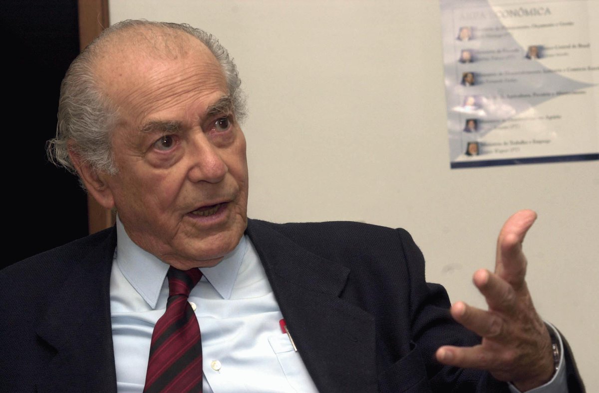 Flatrabalhismo's tweet image. O tanto de brizolista raiz que virou bolsominion me faz levantar a hipótese de que se o Brizola fosse vivo teria apoiado o Bolsonaro em 2018 - evidente que não, a não ser que estivesse com a mente toda carcomida pela demência. 

Mas, diferente do que muitos membros da seita…