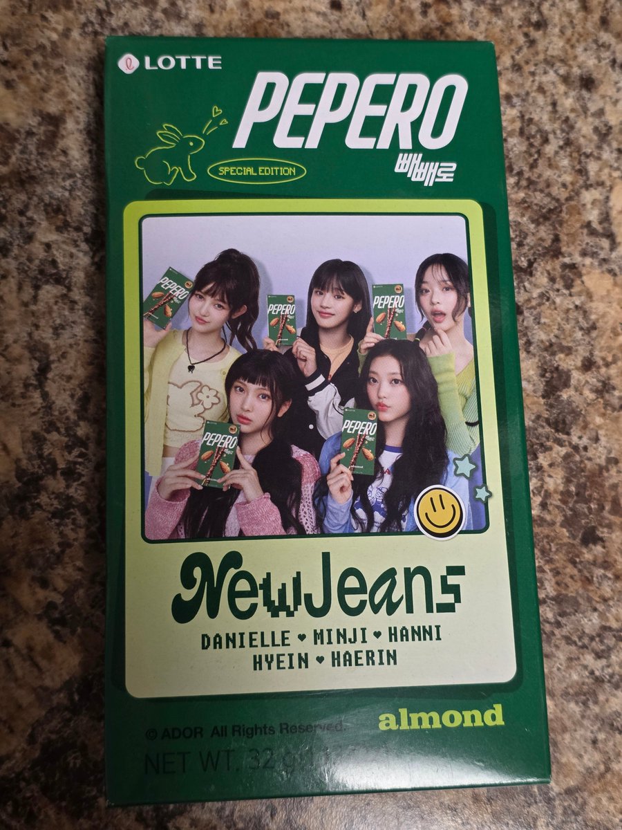 ChrisAstro's tweet image. Look who I found here in Las Vegas! New Jeans 👀 #NewJeans #Kpop #Pepero @NewJeans_ADOR