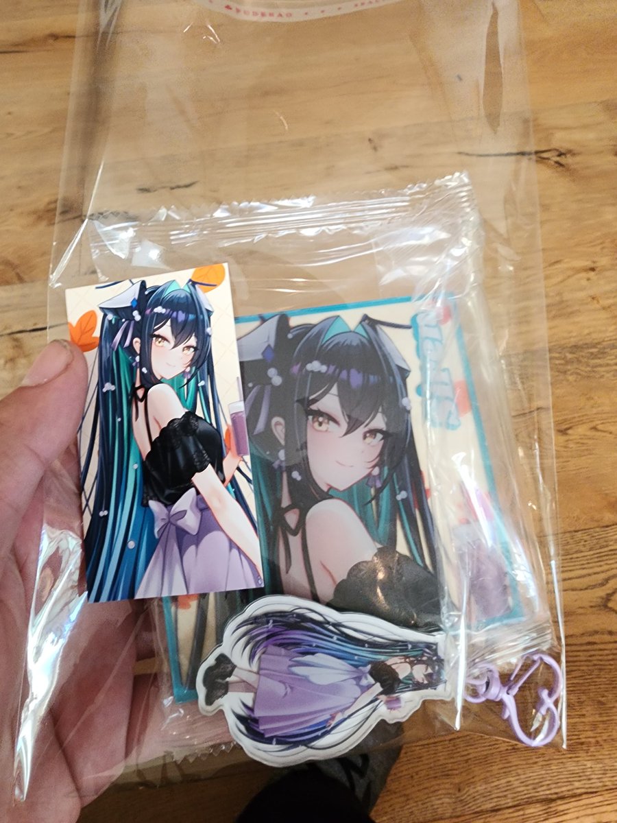 nov4rus's tweet photo. #NIKKEBubbleDate
Didn't have much time to stay but I got some neat stuff https://t.co/lVpv5zeJRx