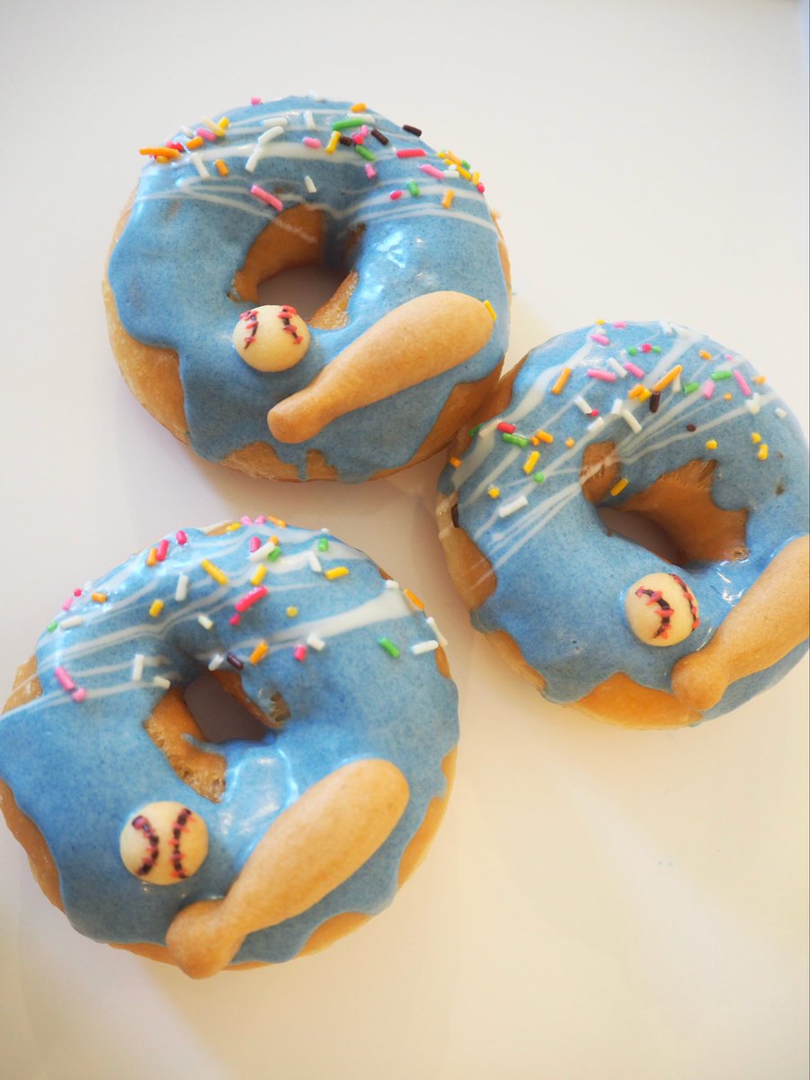 nana2841's tweet photo. 最新の話題に乗っかります。笑
優勝おめでとうドーナツ
本日限定です
#rapia #donuts #ドジャース #ドーナツ #梶が谷 #神奈川県 https://t.co/BhZWyjU0Bm