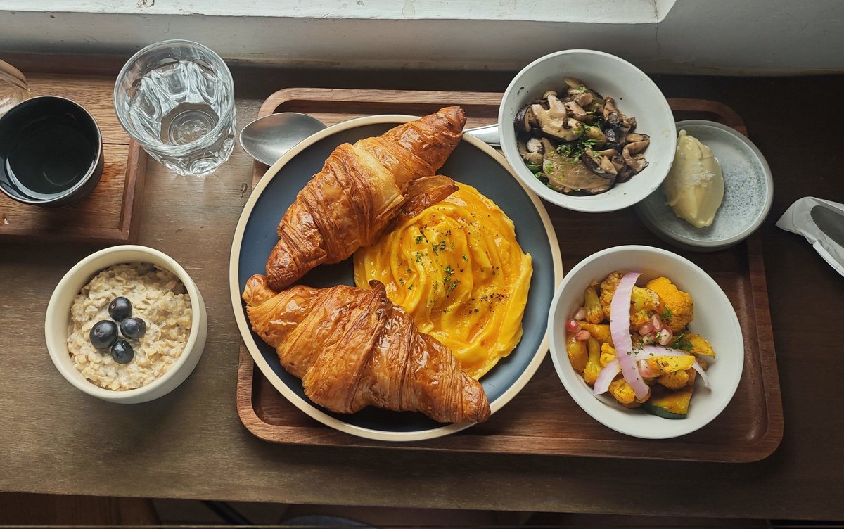 G Monday morning, time to: 

✅ Have breakfast 
✅ Set priorities for the week