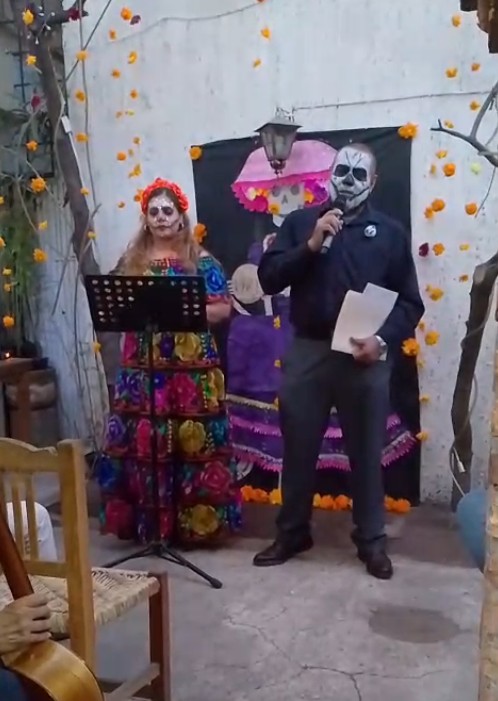 rsanchez_44240's tweet photo. Maestro de ceremonias, noche de muertos, 1 de noviembre 2025. https://t.co/QpUHH1IUzh