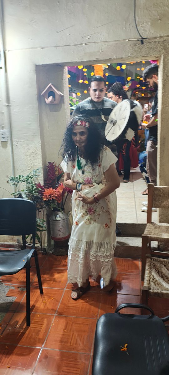 rsanchez_44240's tweet photo. Maestro de ceremonias, noche de muertos, 1 de noviembre 2025. https://t.co/QpUHH1IUzh