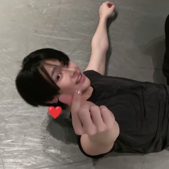 wiciousvorld's tweet image. ㅤㅤㅤ

⋮ ⌗ ┆#LINKED_GEMA🐦‍🔥

LUNARÈ! Paling suka sama lagu yang mana, nih? Kalau aku sih… 目が覚めるような桜色 舞った~ Jangan lupa streaming, ya!

ㅤㅤㅤ