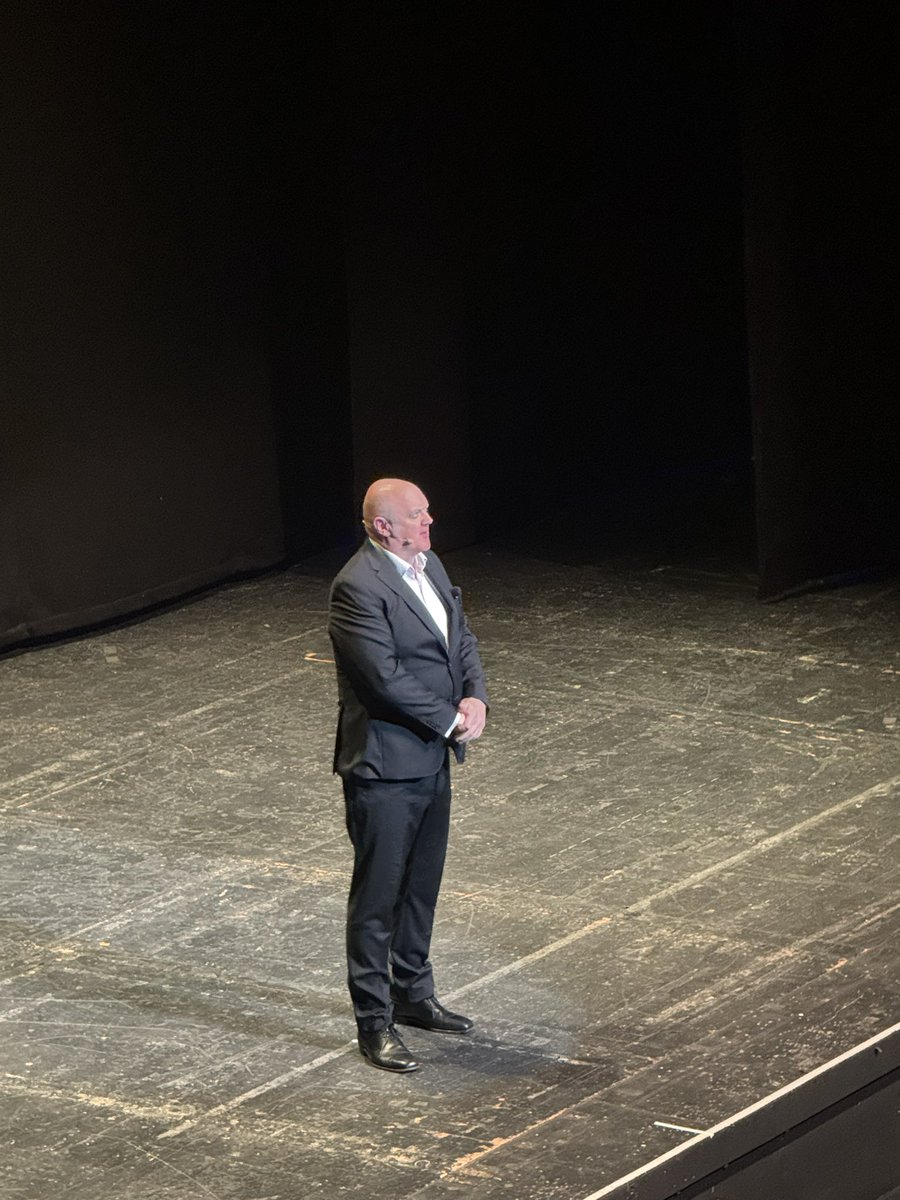 nedge76's tweet photo. Great night in the @LiverpoolEmpire tonight 4 ur show @daraobriain  it was amazing &amp; proper funny especially last story!!👏👏😂😂 https://t.co/lMtcQaJBCz