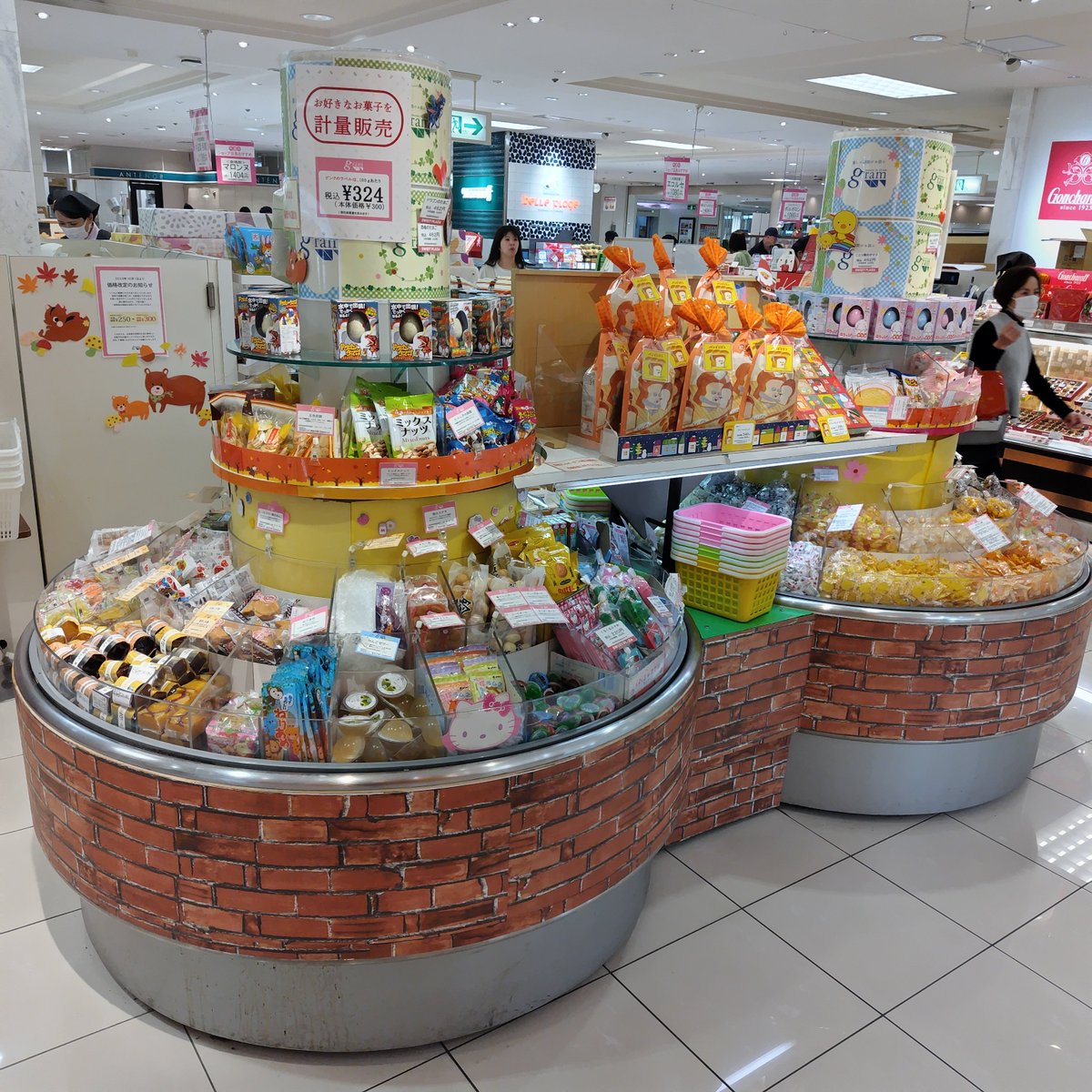 貴重な回るお菓子いまだ現役稼働中！
#gram