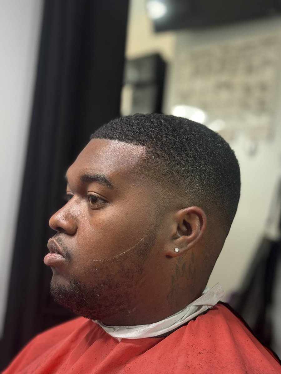 skoopfadez's tweet photo. 🚫⏰ Skip the wait and stay looking sharp! 💈💥
Book your slot online to beat the line, or I’ll bring the cut to YOU with house calls 🏠💇‍♂️
No excuses — fresh fades wherever you are! 🔥
📲 DM to book or reserve your time now!
#HouseCalls #SkipTheWait #BarberOnTheGo #StayFresh https://t.co/vTmVJz4VnL