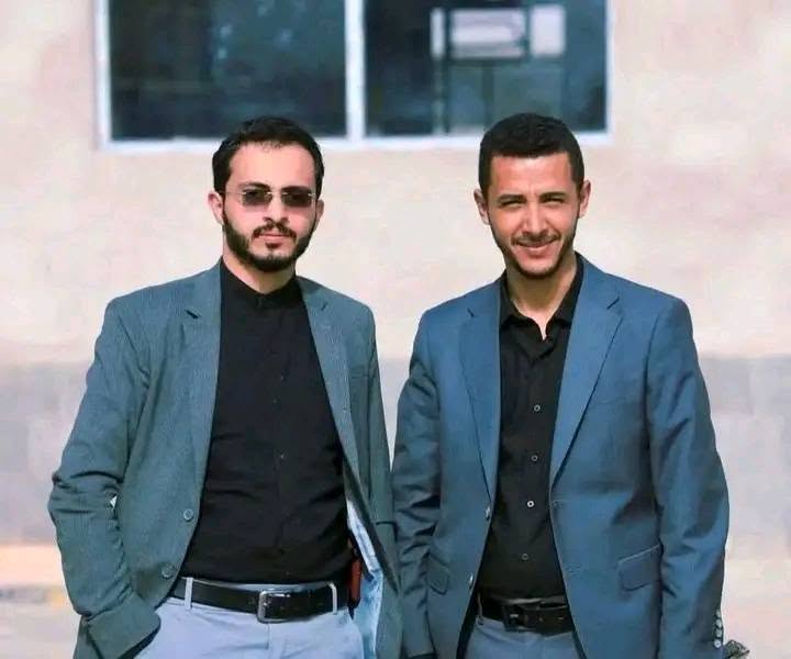 هاهم جنود اليمن بصوتهم هزوا جبهات العدو وبكلماتهم أشعلوا وعي الشعوب ،حملوا الرسالة كأنها سلاح وواجهوا التضليل بالحق حتى صار حضورهم هيبة وكلامهم نار تحرق الباطل...لكن صوتهم دوى في وجه العدو..

#قل_للسعودي_يقع_رجال_ولا_لعنا_ابوشكله✌🏻