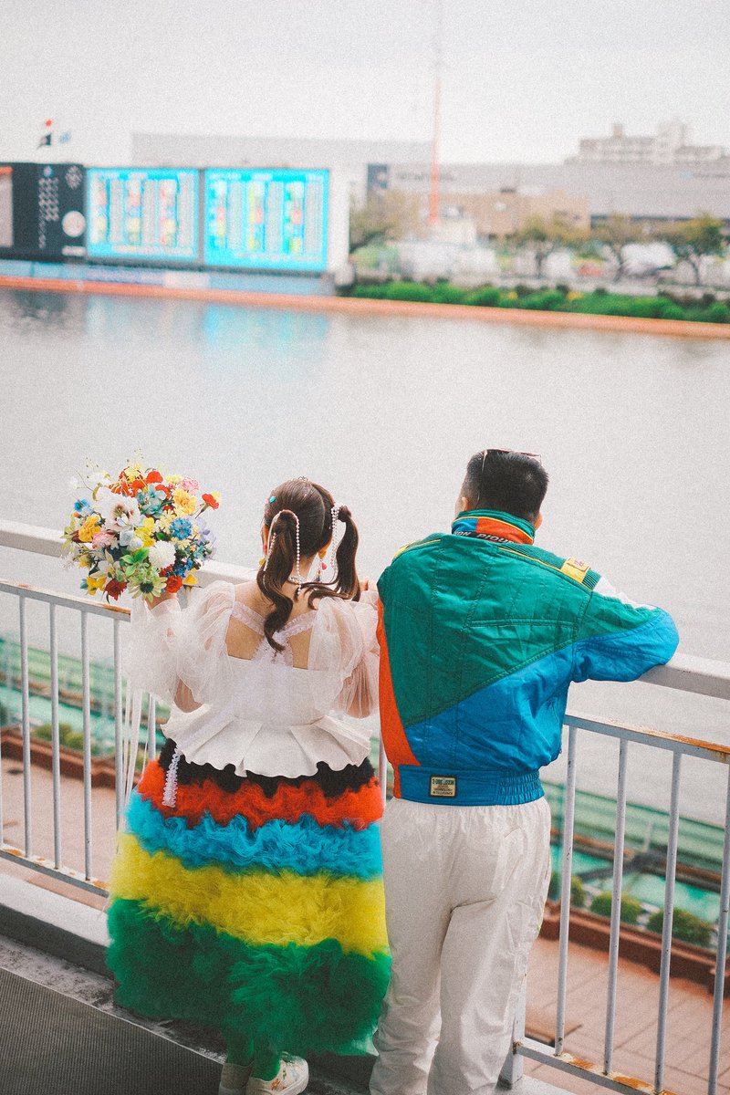ACHIKINO_PLASTA's tweet photo. アチキごとですが1月に結婚しました
夢だったボートレース場でのウェディングフォトが撮れて良かった☺️
ボートレース好きの夫婦にはオススメ！

ヲタクの頃から知ってる方々、新しく知った方々にありがとう。近々会おうな！

#また会ってください https://t.co/q2dWEAp0i4