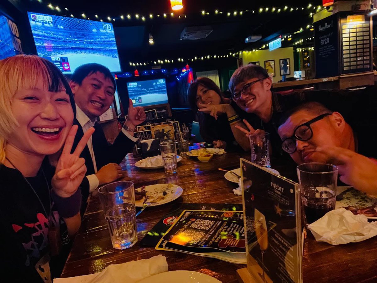 PiscoBand's tweet photo. 十月は友人たちと再会する季節です。

Boiler陸亀 @BoilerRIKUGAME のボーカル 黒谷ギューン @gyu___n が台湾にライブで来てくれて、一緒に食事をしてとても楽しかったです。

友人が今もステージで活躍している姿を見ることができるのは、人生の中で本当に幸せなことです。 https://t.co/OlcJPzkBUc