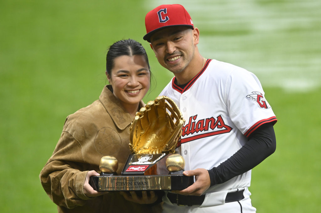 Four straight Gold Glove Awards for Steven Kwan. cleveland.com/guardians/2025…