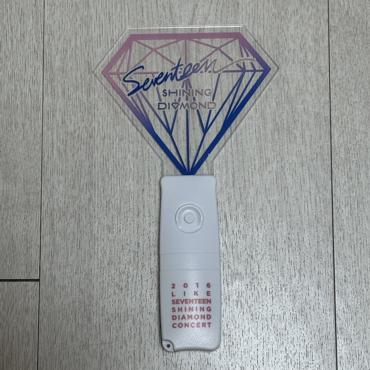 samacheol123's tweet photo. 세븐틴 응원봉 캐럿봉 구럿봉 양도

바이오 확인 필수🔥
디엠 주세요

교환 포토카드 에스쿱스 정한 조슈아 홍지수 문준휘 호시 전원우 우지 이지훈 디에잇 서명호 김민규 이도겸 이석민 부승관 버논 최한솔 디노 이찬 seventeen hoshi photocard buy purchase pc concert sell 구해요 있어요 https://t.co/63YTvmQDoc