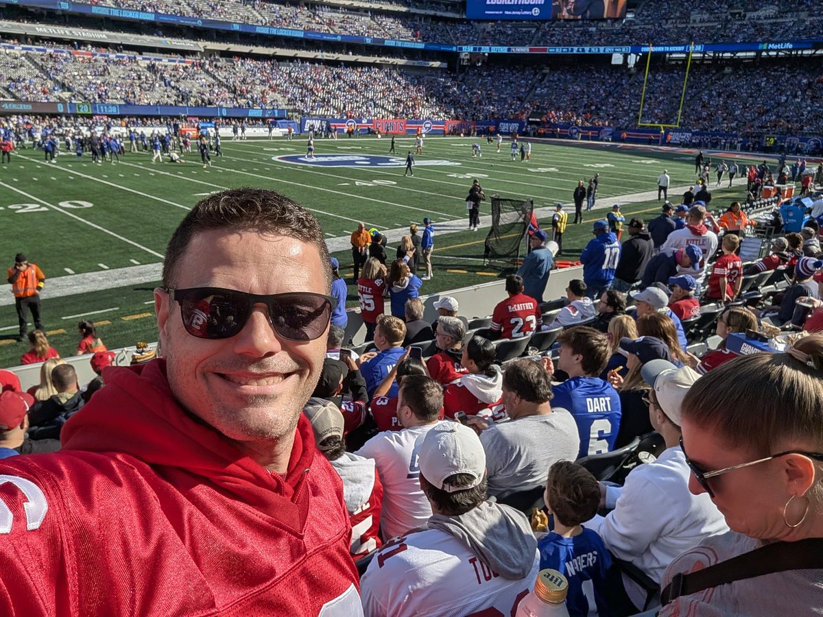 AdamoMancino's tweet image. #GoNiners Sea of Red at MetLife !!