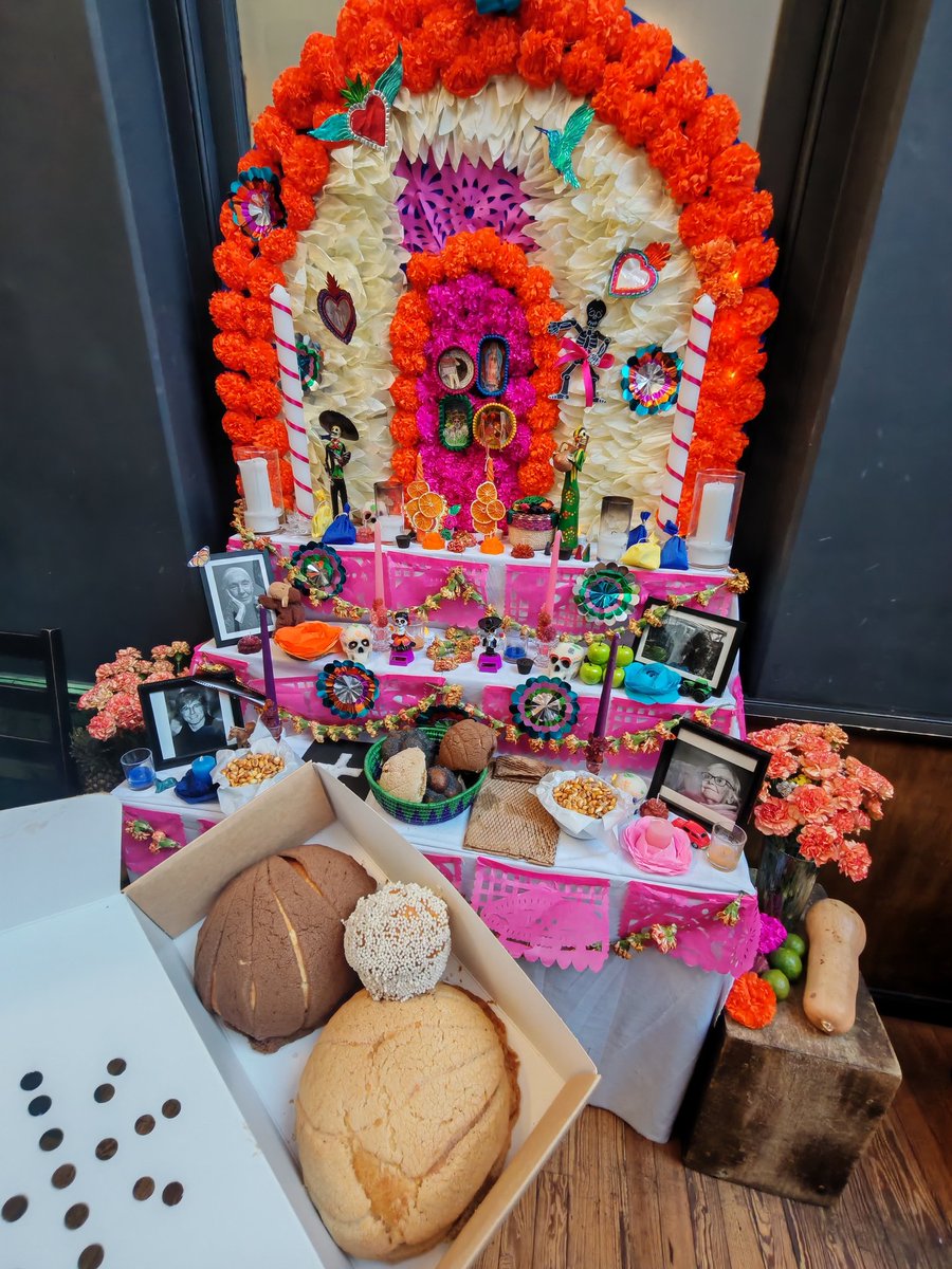 andresrpe's tweet image. Gracias a todos los restaurantes, cafeterías, colectivos culturales e instituciones educativas que se sumaron a poner su altar.