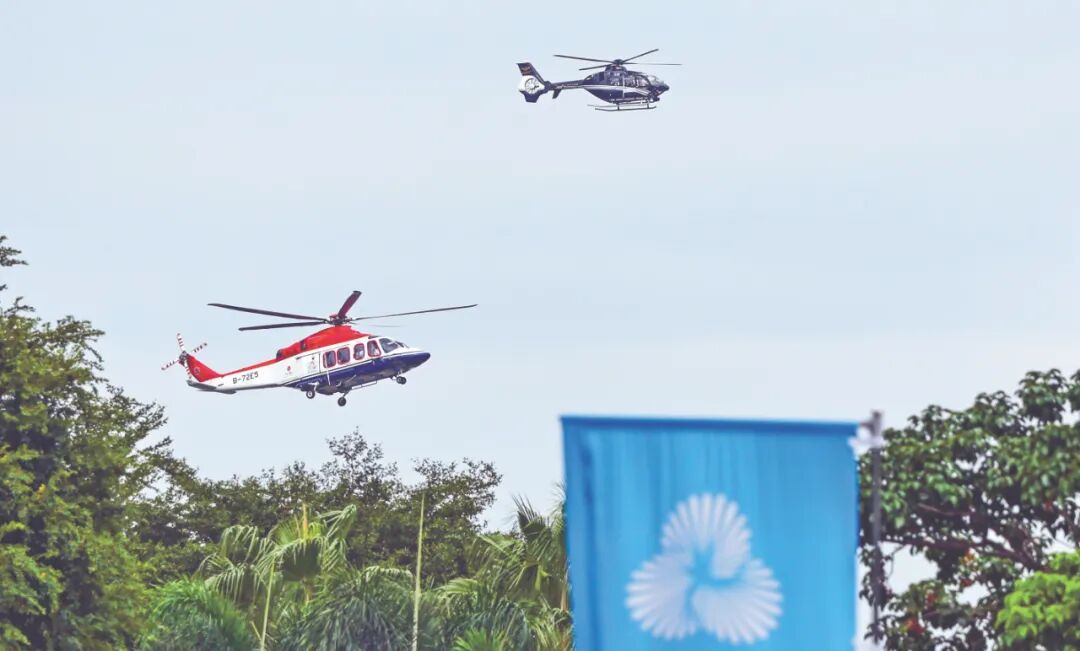 szdaily1's tweet image. The #torchrelay for the #15thNationalGames illuminated #Shenzhen’s status as a tech hub yesterday morning through the incorporation of a #humanoidrobot torchbearer and an aerial helicopter leg, blending the event’s symbolism with the city’s drive for #innovation.

The Shenzhen…